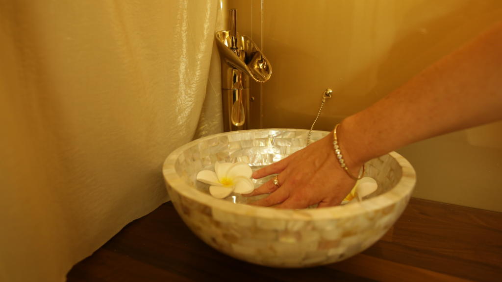 Basin-w-hand-4.jpg